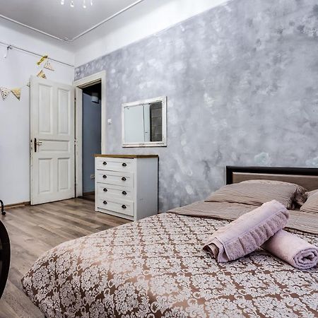 Apartment Near Circus Lviv Ngoại thất bức ảnh