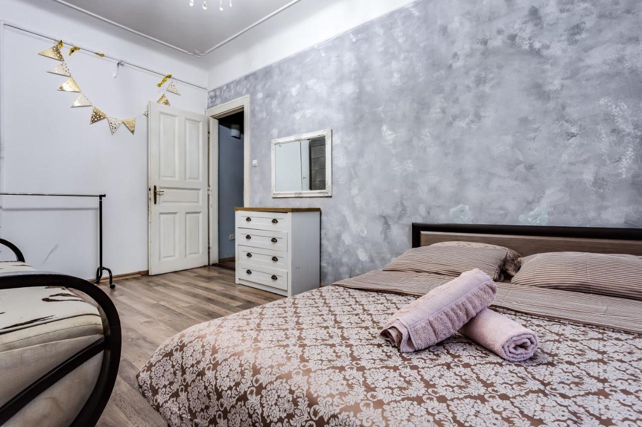 Apartment Near Circus Lviv Ngoại thất bức ảnh